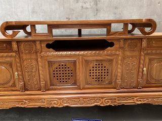 Kệ tivi hàm ếch 2m4 gỗ gõ đỏ cánh đục đồng tiền (Bác Vạn, Hải Dương)