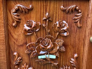 Kệ tivi 2m6 gỗ hương đá đục hoa hồng kênh bong sắc sảo (Anh Trường, Hải Phòng)