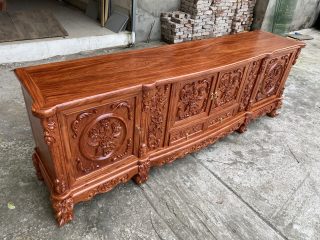 Kệ tivi 2m2 mẫu louis hoàng gia đục hoa hồng siêu đẹp (Anh Trọng, Thái Nguyên)