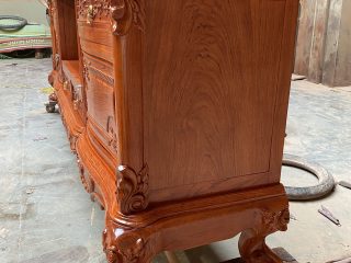 Kệ tivi louis 2m2 gỗ hương đá đục hoa lá tây (Anh Tráng, Lào Cai)