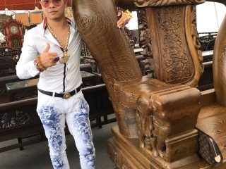 Siêu phẩm độc nhất vô nhị bộ quốc voi tay 32 gỗ mun đuôi công (hàng dự triển lãm)