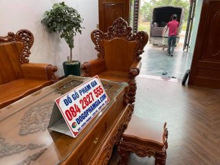 Bộ bàn ghế Hoàng Gia tân cổ điển nguyên khối gỗ hương đá (Anh Công, Thanh Hóa)