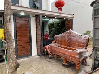 Bộ bàn ghế Hoàng Gia tân cổ điển nguyên khối gỗ hương đá (Anh Công, Thanh Hóa)