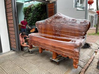Bộ bàn ghế Hoàng Gia tân cổ điển nguyên khối gỗ hương đá (Anh Công, Thanh Hóa)