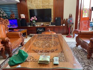 Bộ bàn ghế Hoàng Gia nguyên khối g đá 10 món chân 18 (Anh Hưng, Hải Dương)