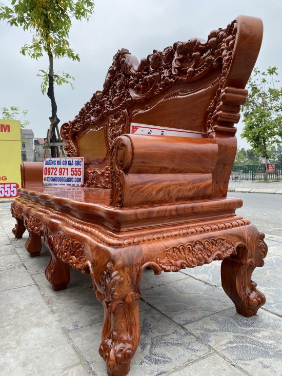 Tay ghế liền đặc nguyên khối,