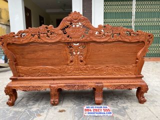 Mặt sau ghế dài đục trạm như mặt trước