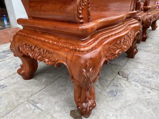 Chân ghế 14 đục mẫu mới nhất năm 2021, yếm liền dày 4cm vén cong đục hoa lá tây