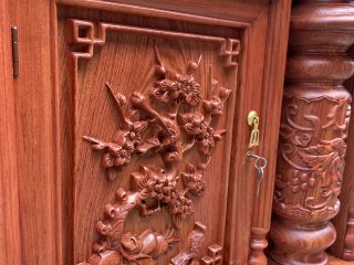 Chi tiết đục tinh xảo sắc nét