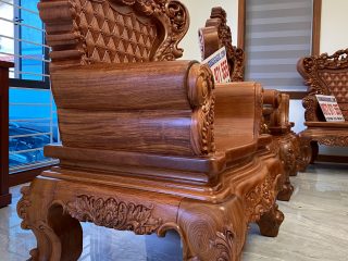 Chân ghế hoàng gia