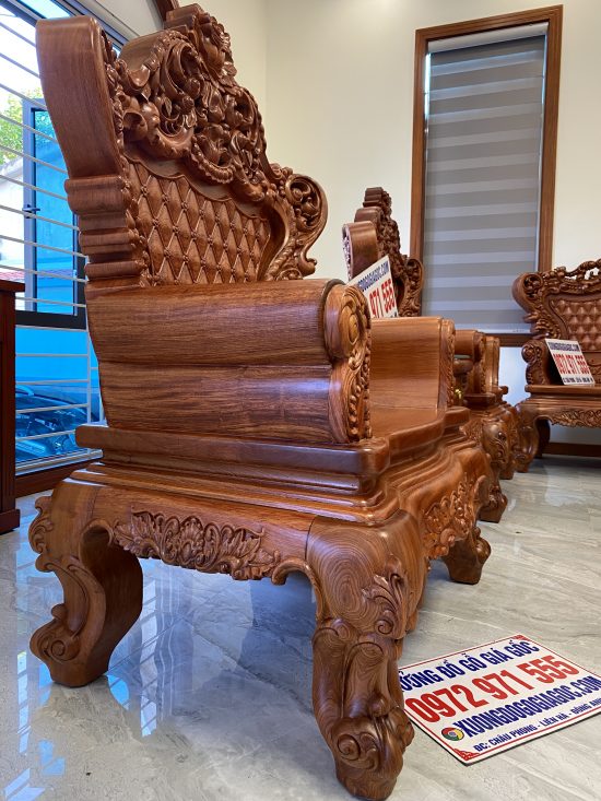 Chân ghế hoàng gia