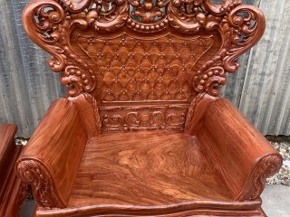 Vách ghế đơn đục trám hoa mai