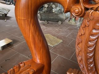 Tay cột ghế cong