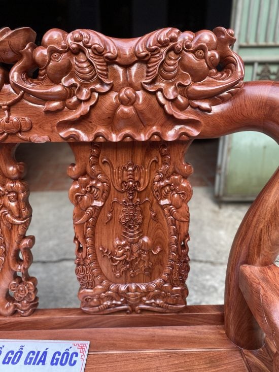 Vách cạnh ghế dài