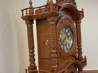 Mặt bên đồng hồ