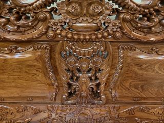 Vách giữa ghế dài đục trạm tinh xảo