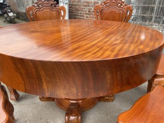 bàn tròn nguyên khối dày dặn