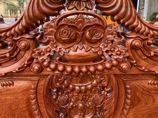 chương ghế đục họa tiết hoa lá tây