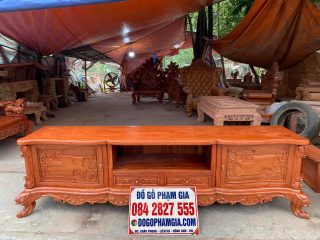 Kệ tivi phằng 2m4 đục mẫu hoàng gia