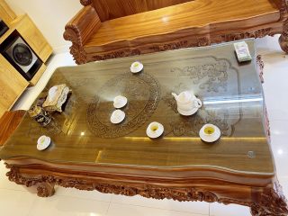 bàn trà phong cách hoàng gia