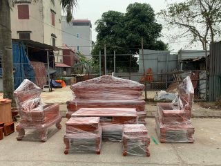 bàn ghế hoàng gia chất liệu gỗ hương đá