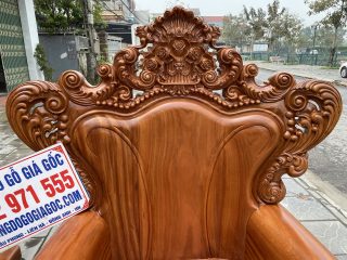 đỉnh vách ghế đục hoa lá tây uốn lượn