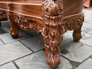 Chân ghế hoàng gia đục hoa lá tây