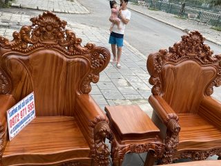 ghế hoàng gia bề thế bố trí cùng đôn kẹp