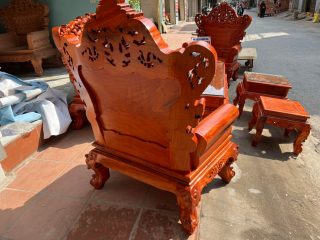 mặt sau lưng ghế đơn hoàng gia