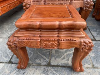 đôn ngồi gỗ hương đá dày dặn