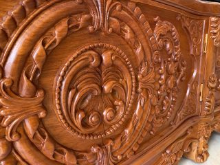 cánh tủ nguyên khối đục hoa lá tây