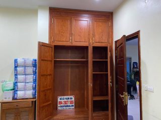 tủ quần áo âm tường tiện dụng