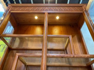 Tủ rượu bày đồ sang trọng, đẳng cấp