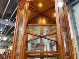 tủ rượu góc có dèn led