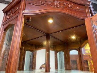 Tủ rượu đợt kính có đèn led trang trí
