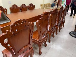 mẫu bàn ăn 10 ghế gỗ gõ đỏ nguyên khối