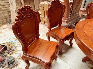 ghế ăn đục hoa lá tây tinh xảo