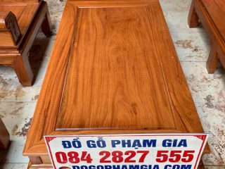mẫu bàn trà gỗ gõ đỏ mặt trơn nổi vân