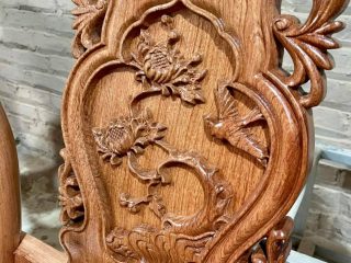 vách ghế đục hình ảnh hoa cúc