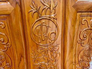 vách ghế đục chứ thọ