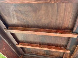 mặt dưới ghế đơn