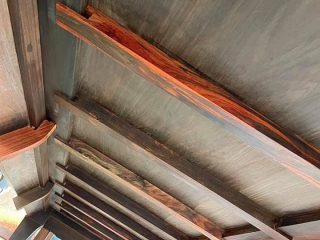 mặt dưới của ghế dài