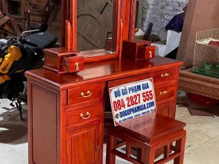 bàn trang điểm hiện đại chất liệu gỗ gõ đỏ