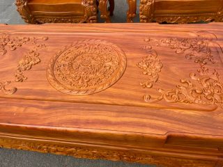 bàn gỗ gõ đỏ nguyên khối đục hoa lá tây