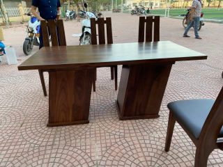 bàn ăn chân trụ hộp