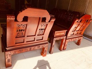 mặt sau của ghế đơn như ý gỗ hương lào