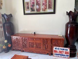 kệ tivi gỗ hương đá 2m4