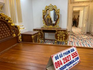 bàn trang điểm đục hoa hồng lá tây dát vàng