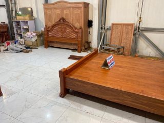 giường ngủ louis hoàng gia