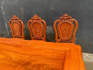 mặt bàn khung tranh dày dặn